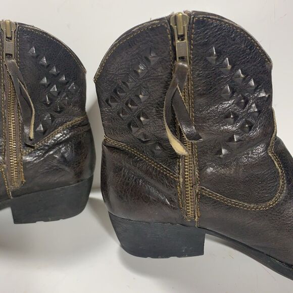 Born Leather Textured Studded Ankle Cowboy Western Boots Size 9.5 Women’s - Picture 11 of 16